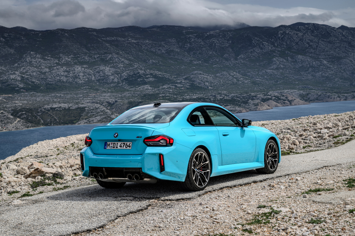 SMALL_P90642529_highRes_the-new-bmw-m2-with-